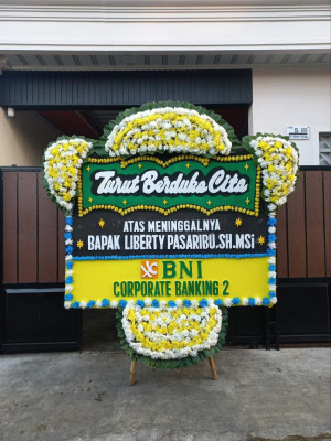 Papan Bunga Duka di Pangaribuan