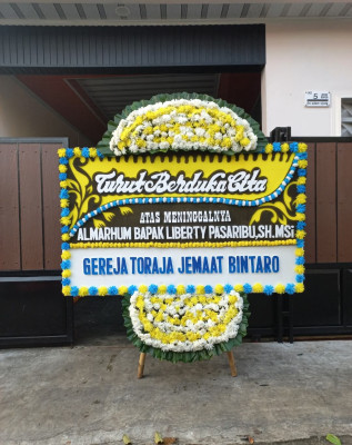 Papan Bunga Duka di Pangaribuan