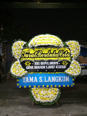 Papan Bunga Duka di Pangaribuan
