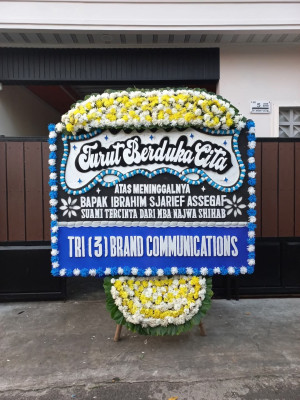 Papan Bunga Duka di Pangaribuan